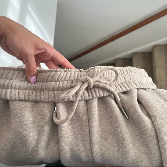 Abercrombie & Fitch Beige Tan Drawstring Sweatshorts Size Medium - Picture 8 of 12